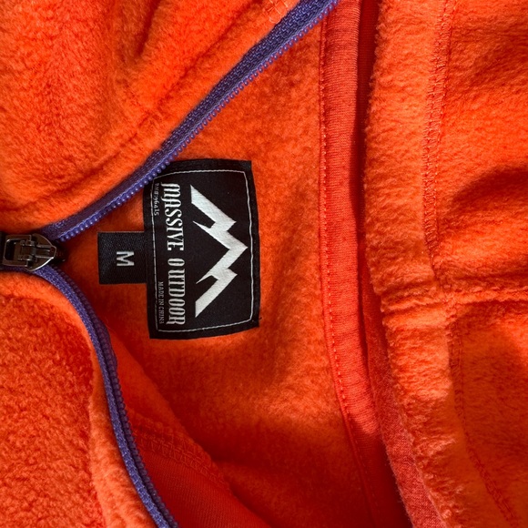 MASSIVE OUTDOOR HOODIE - Picture 3 of 5